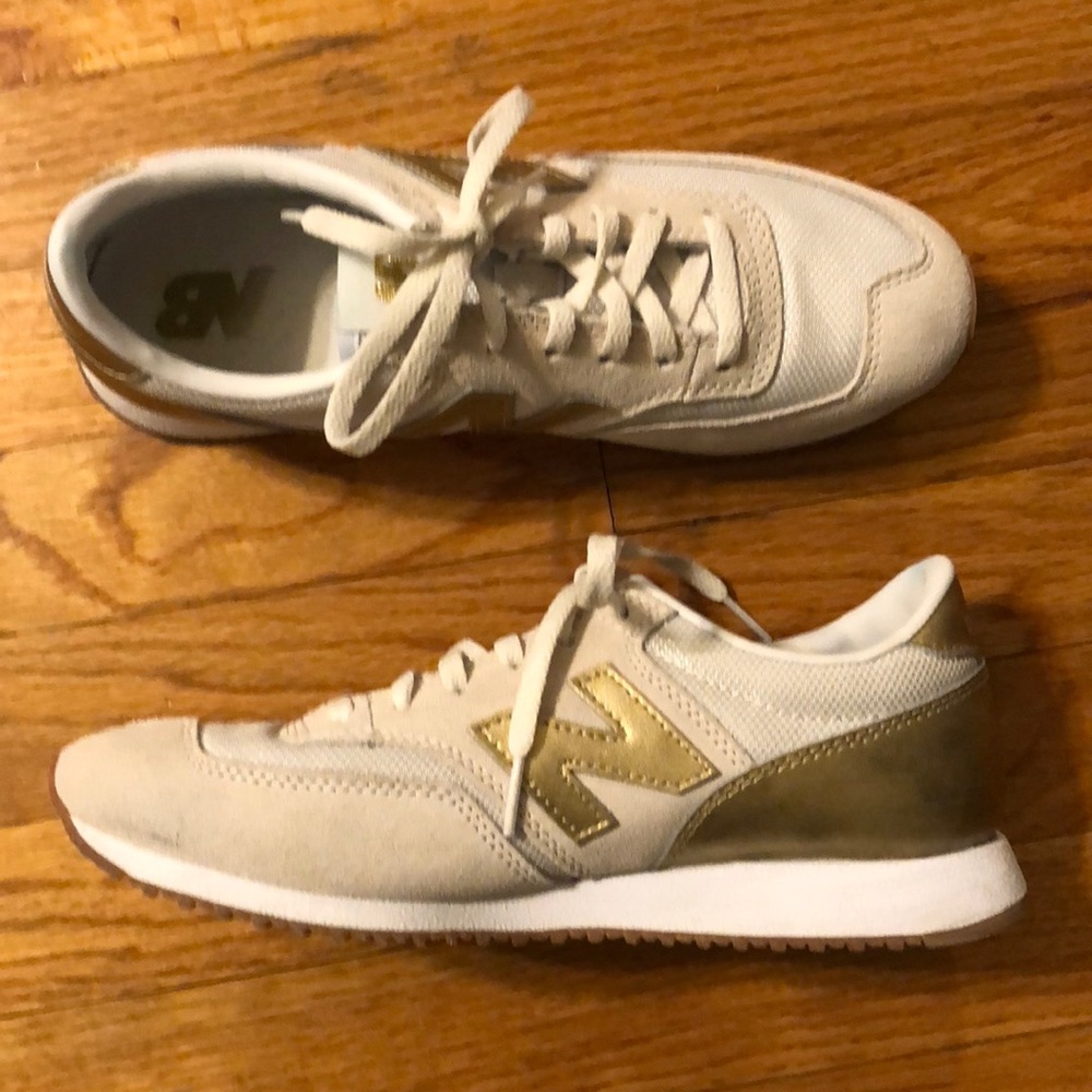 New Balance women’s size 8 cream and gold